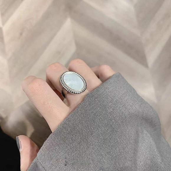 *925 Sterling Silver Oval Shell Adjustable Ring - Picture 7 of 12